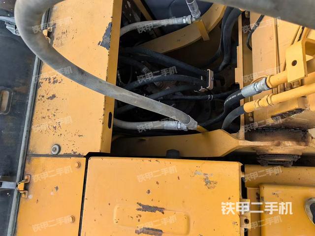 驾驶室顶部（整机外观）