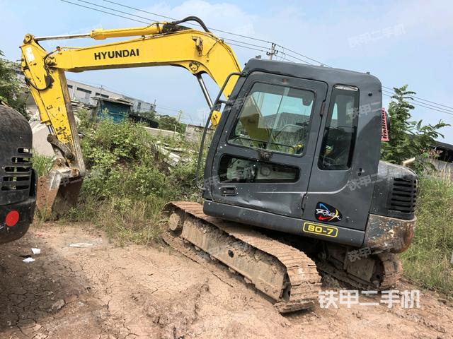 現(xiàn)代R80-7挖掘機