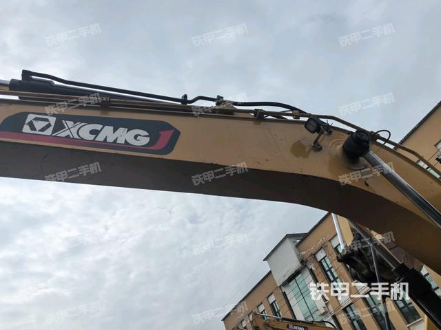 大臂油缸整体 竖拍（工作和回转装置）