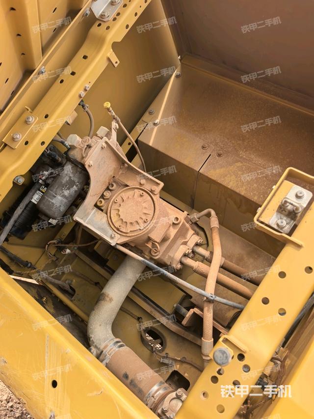 液壓泵艙室正面整體（整機(jī)外觀）