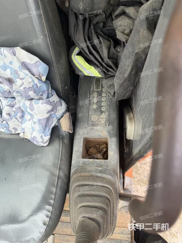 座椅左側(cè)控制臺(tái)/音響/含左手柄（駕駛室部分）