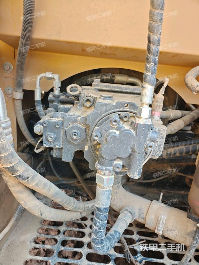 液压泵斜45 左（大件舱室）