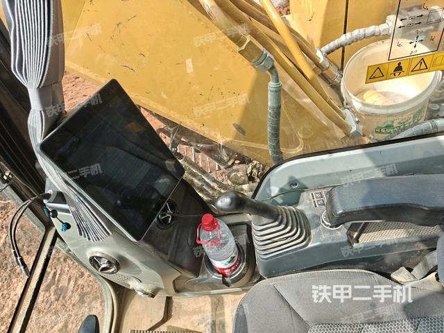 座椅左侧控制台/音响/含左手柄（驾驶室部分）