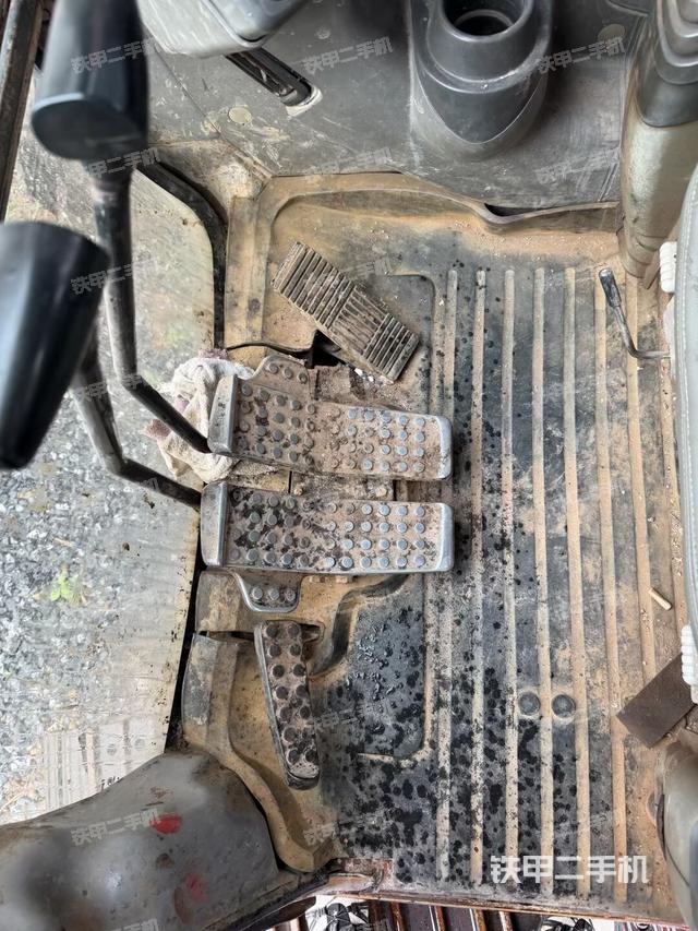 座椅后部（驾驶室部分）