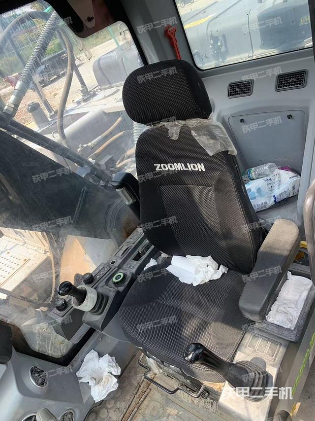 驾驶室整体（整机外观）