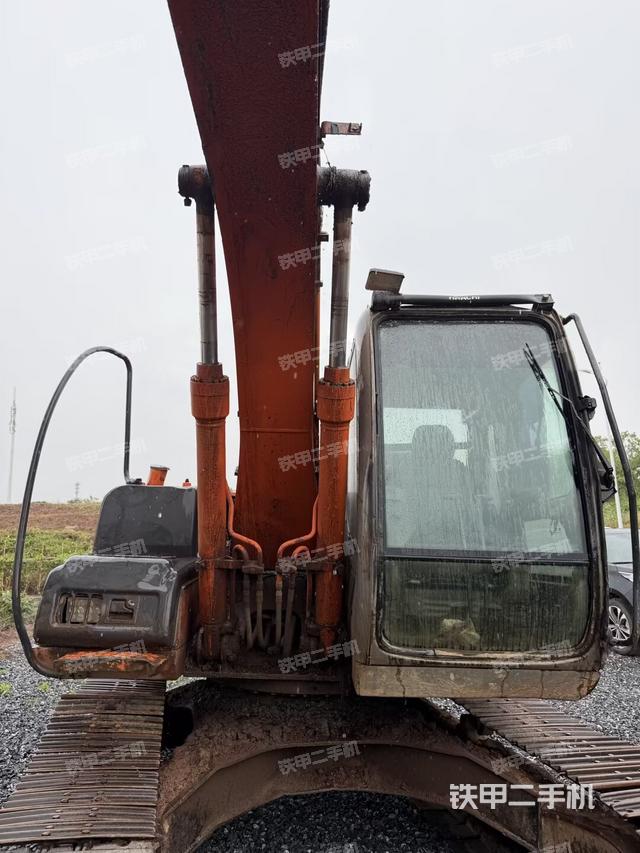 大臂油缸整体 竖拍（工作和回转装置）