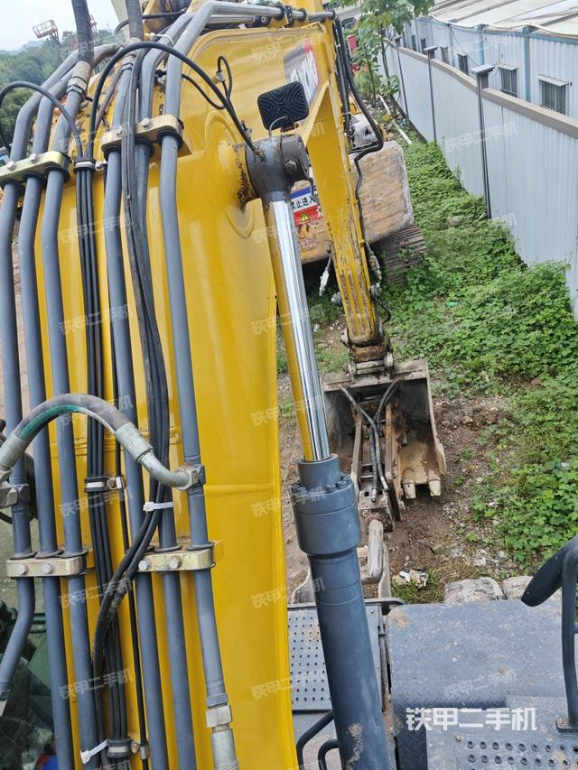 大臂背部俯视（工作和回转装置）