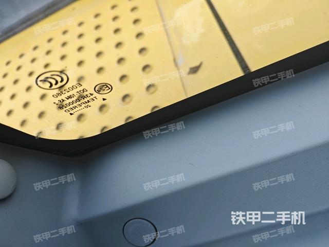 后窗玻璃角标（驾驶室部分）