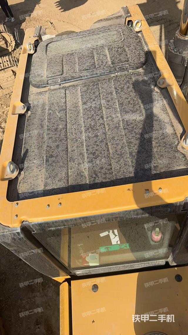 驾驶室顶部（整机外观）