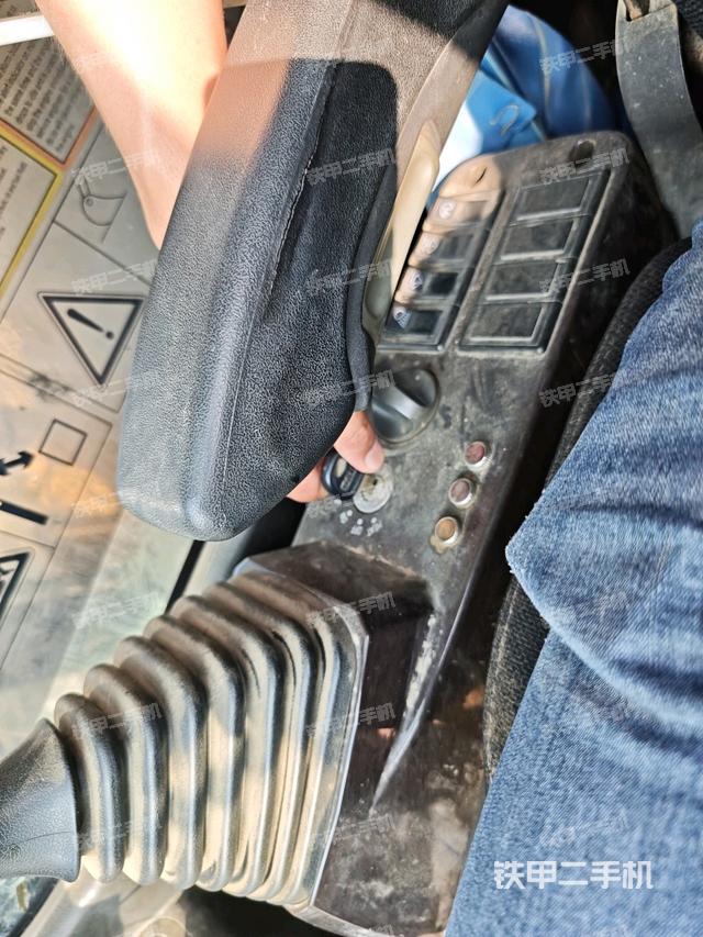 后窗玻璃角標(biāo)（駕駛室部分）