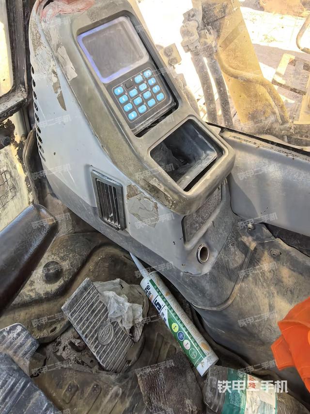 座椅左側(cè)控制臺/音響/含左手柄（駕駛室部分）