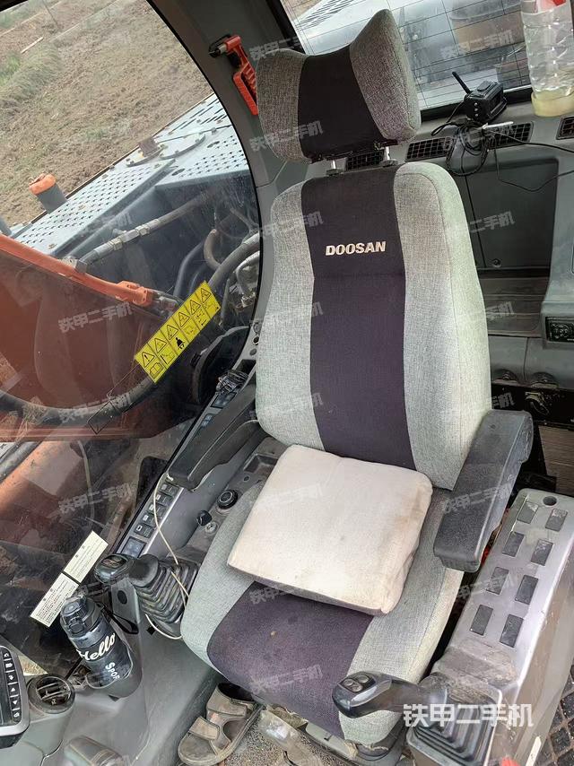 驾驶室整体（整机外观）