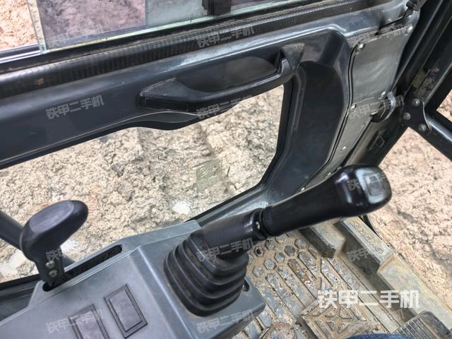 座椅左側控制臺/音響/含左手柄（駕駛室部分）