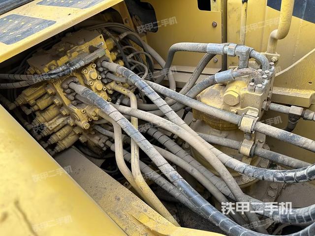 回转马达和主控阀（整机外观）