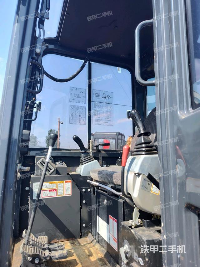 駕駛室整體（整機外觀）