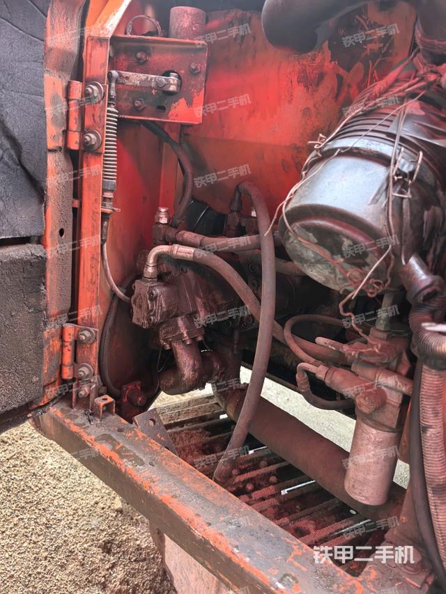 液壓泵艙室正面整體（整機(jī)外觀）