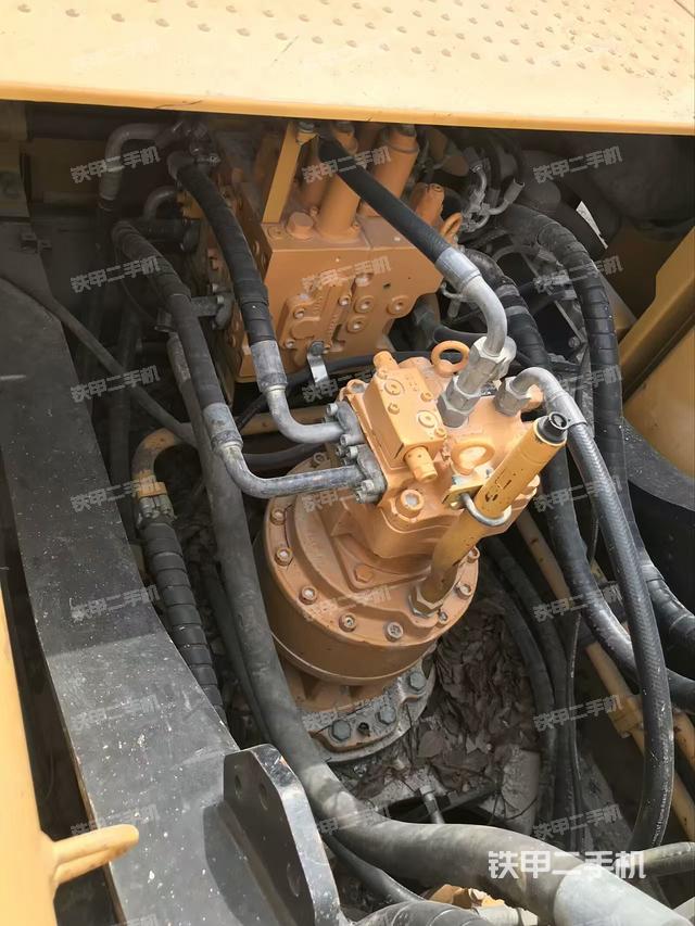 回轉(zhuǎn)馬達(dá)和主控閥（整機(jī)外觀）