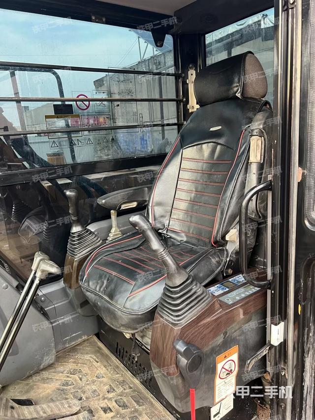 駕駛室頂部（整機(jī)外觀(guān)）