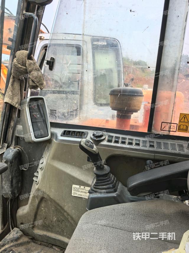 駕駛室整體（整機外觀）