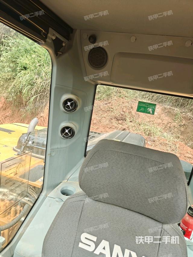 座椅后部（驾驶室部分）