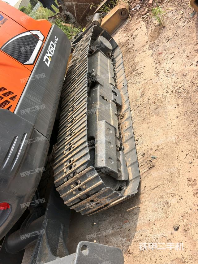 右驱动轮（行走机构）