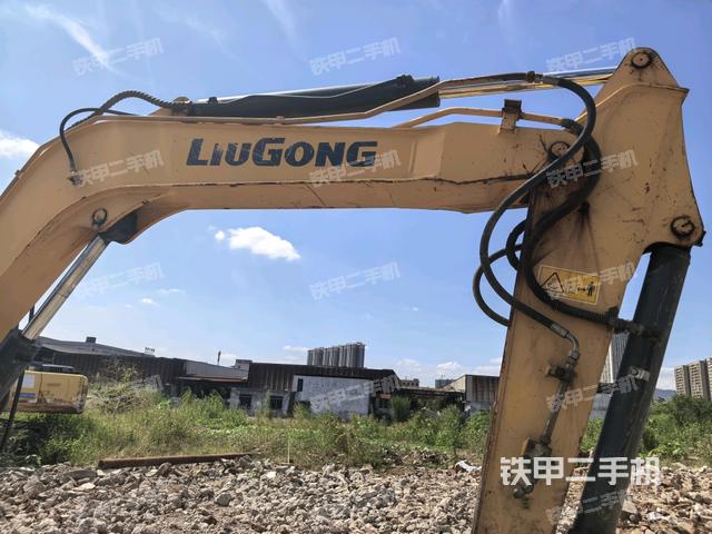 轉(zhuǎn)盤和下車架正前（工作和回轉(zhuǎn)裝置）