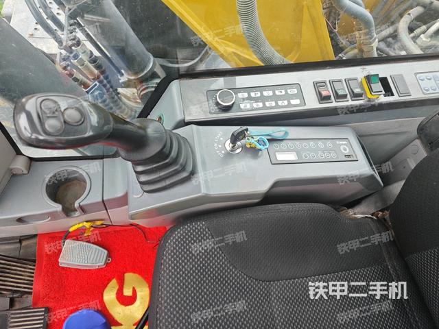 座椅右侧控制台/钥匙门/油门/含右手柄（驾驶室部分）