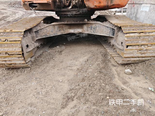 转盘和下车架正前（工作和回转装置）