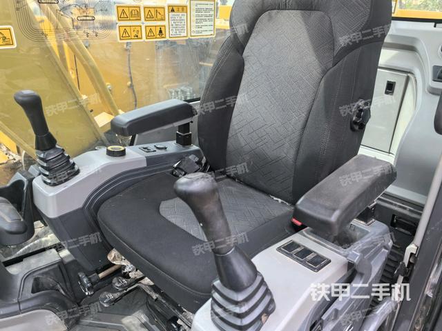 座椅右侧控制台/钥匙门/油门/含右手柄（驾驶室部分）