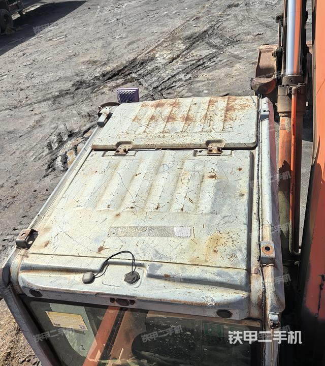 驾驶室顶部（整机外观）