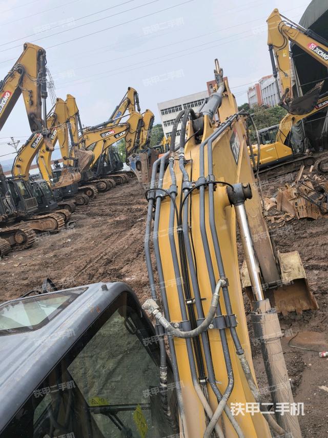 大臂背部俯视（工作和回转装置）