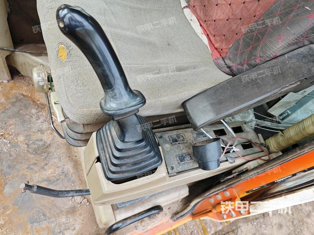 座椅左侧控制台/音响/含左手柄（驾驶室部分）