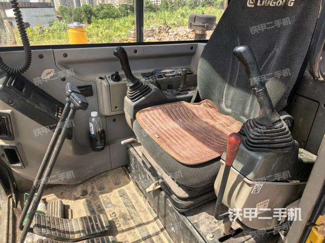 座椅右側(cè)控制臺/鑰匙門/油門/含右手柄（駕駛室部分）