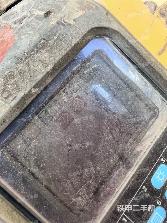 后窗玻璃角標（駕駛室部分）