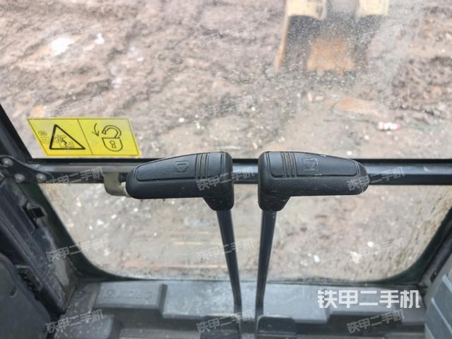 座椅左侧控制台/音响/含左手柄（驾驶室部分）