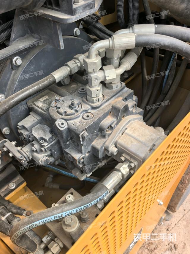 柴油泵全景（压路机发动机舱）