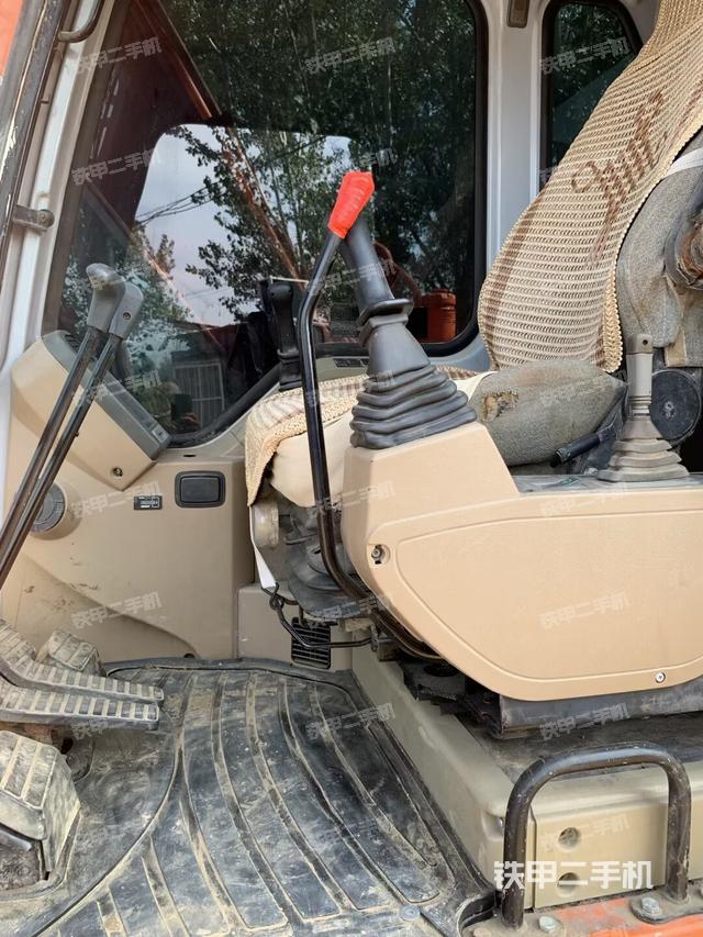 駕駛室頂部（整機(jī)外觀(guān)）