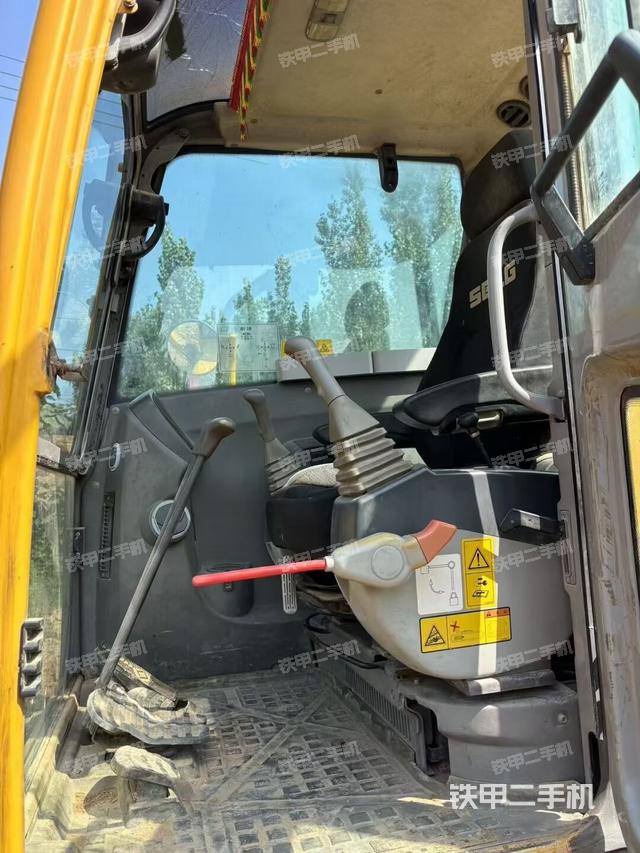 駕駛室頂部（整機(jī)外觀）