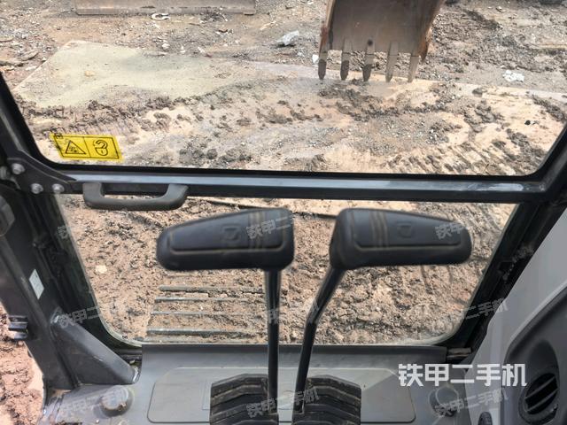 座椅左侧控制台/音响/含左手柄（驾驶室部分）