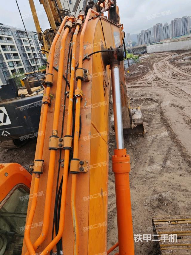 大臂背部俯视（工作和回转装置）