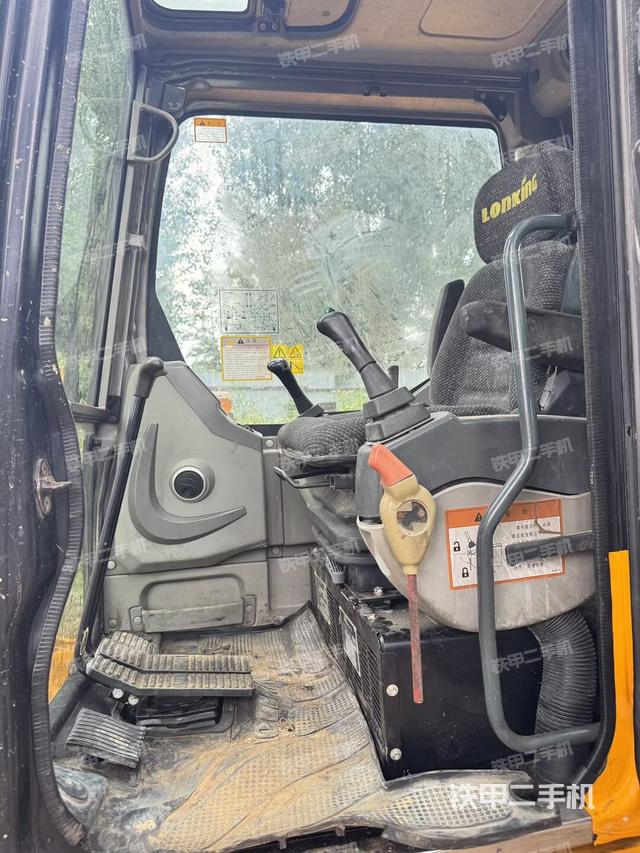 駕駛室整體（整機外觀）