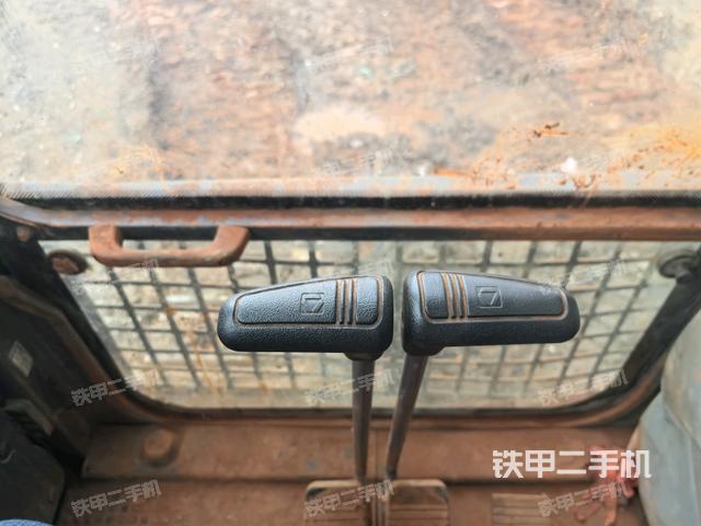 座椅左側(cè)控制臺(tái)/音響/含左手柄（駕駛室部分）