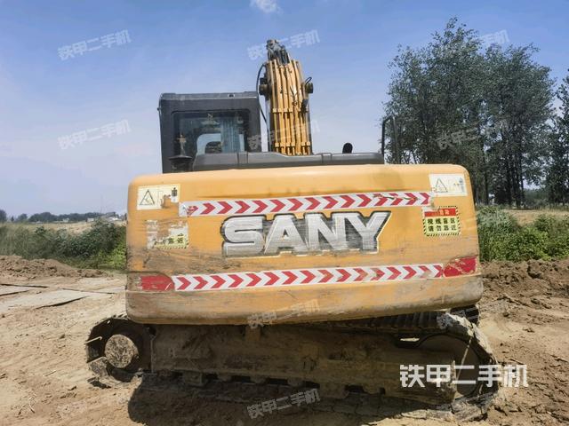 駕駛室頂部（整機外觀）