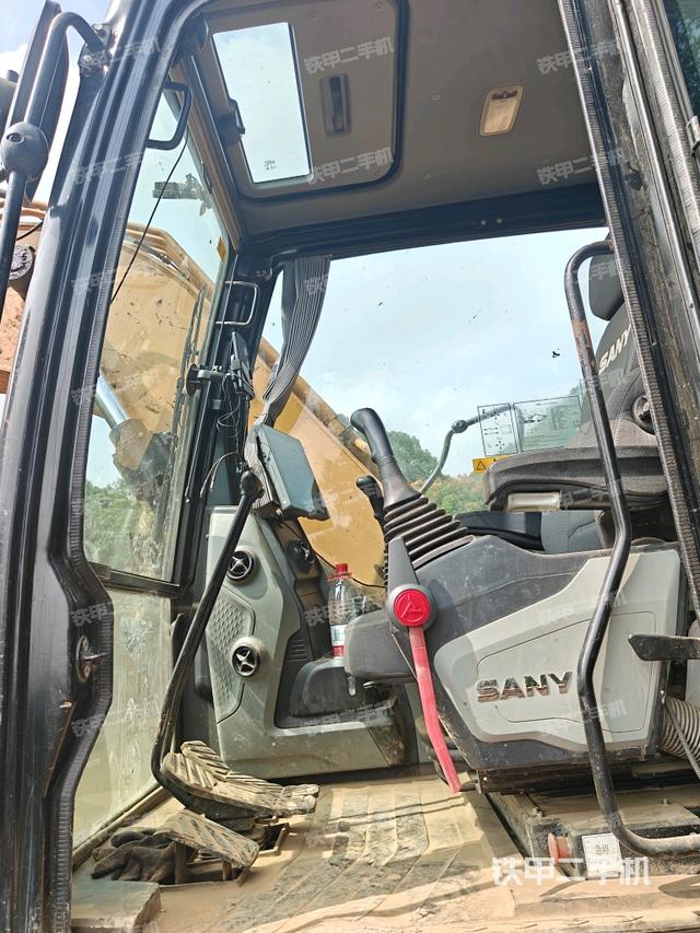 右侧玻璃角标（驾驶室部分）