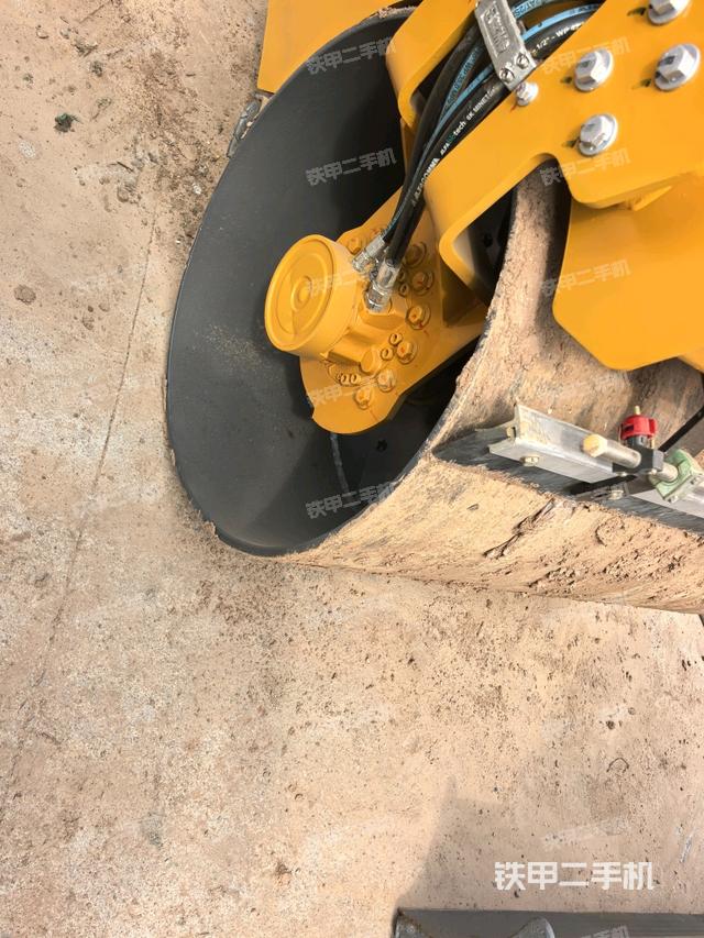 前车架正左侧（压路机前后车架）