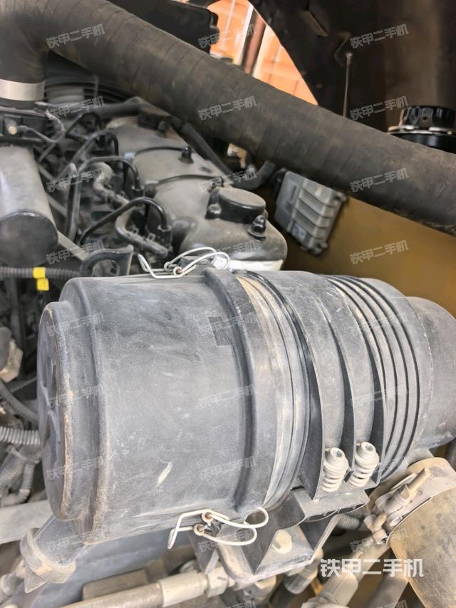 发动机舱液压泵全景（压路机发动机舱）