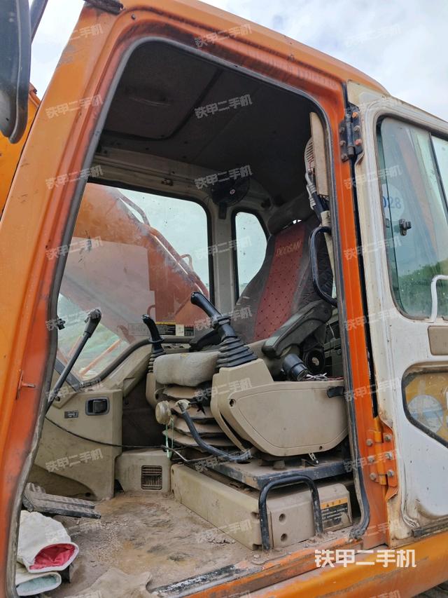 驾驶室左前45度（驾驶室部分）