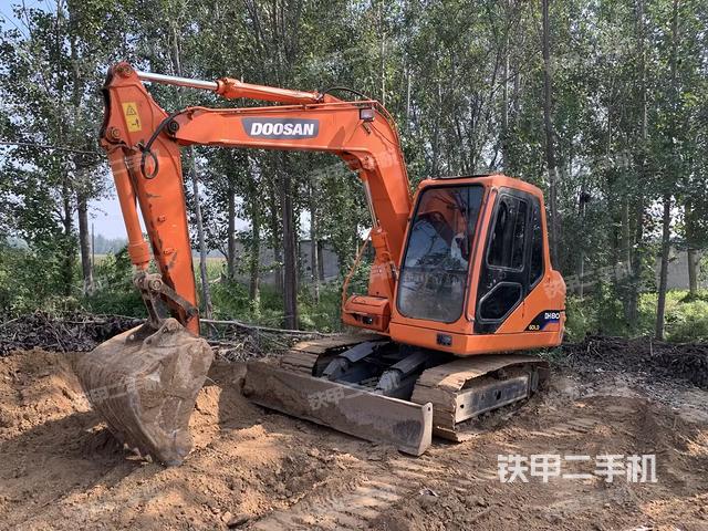 駕駛室整體（整機(jī)外觀(guān)）