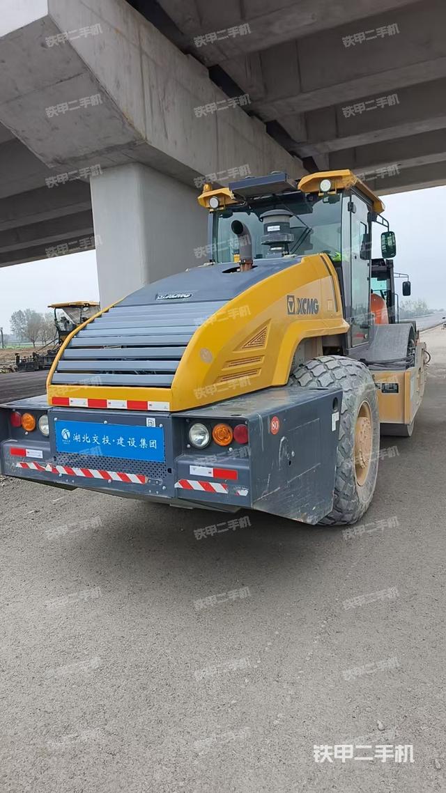 整机右侧(设备外观及核心部件) 整机右侧(设备外观及核心部件)