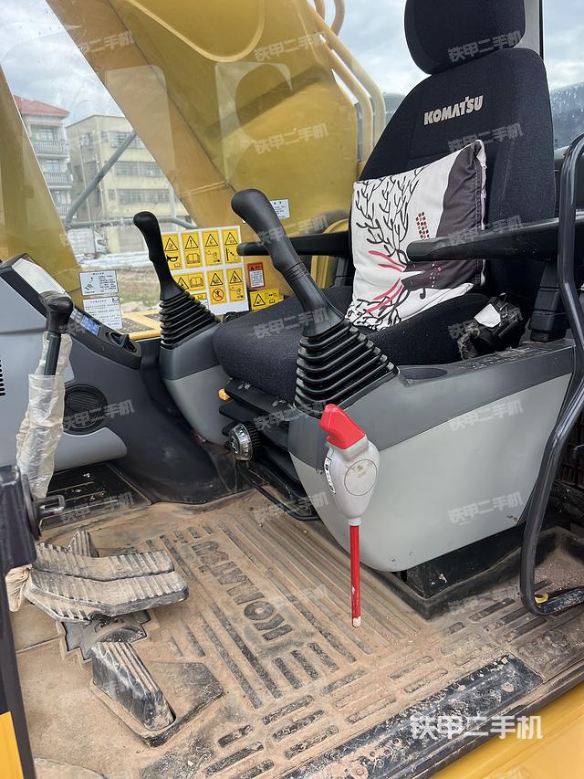 驾驶室整体(整机外观) 驾驶室整体(整机外观)